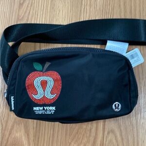 🍎 Lululemon New York Exclusive Everywhere Belt Bag